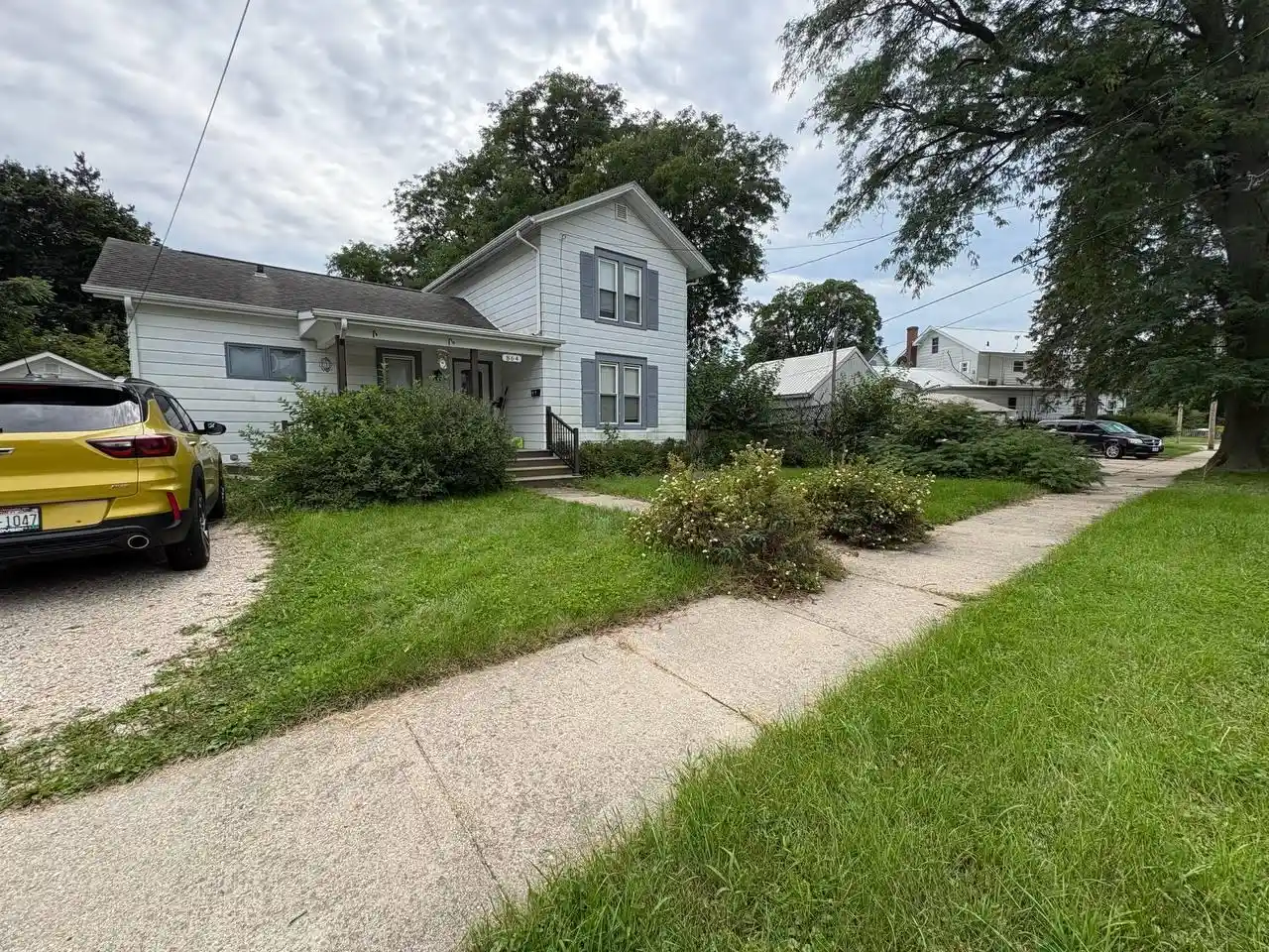 Photo 1 of Single family home for sale at 864 Glen St, Janesville, WI 53545 | MLS# 2032614 | Listing updated on 2026-09-14