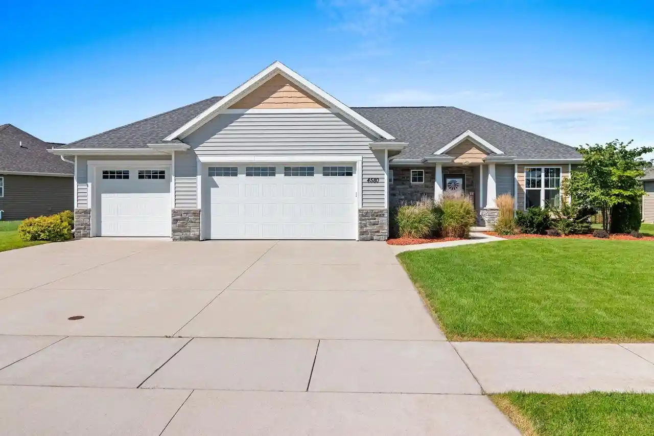 Photo 1 of Single family home for sale at 4580 Stillmeadow Cir, De Pere, WI 54115 | MLS# 50332623 | Listing updated on 2026-10-04