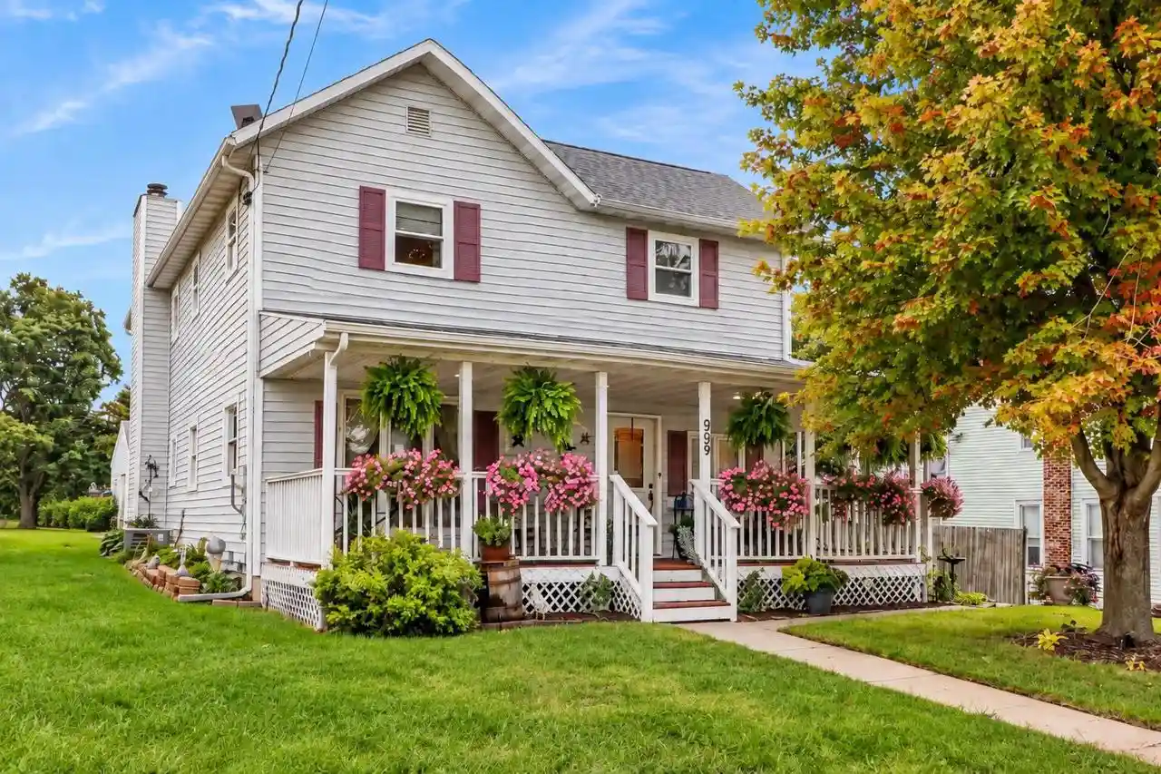 Photo 1 of Single family home for sale at 909 E Milwaukee St, Argyle, WI 53504 | MLS# 2032618 | Listing updated on 2026-10-08