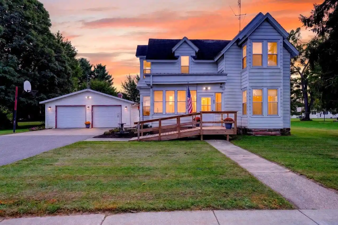 Photo 1 of Single family home for sale at 300 W Madison St, Spring Green, WI 53588 | MLS# 2032619 | Listing updated on 2026-10-06