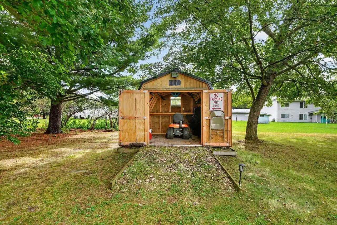 Photo 3 of Single family home for sale at 300 W Madison St, Spring Green, WI 53588 | MLS# 2032619 | Listing updated on 2026-10-06