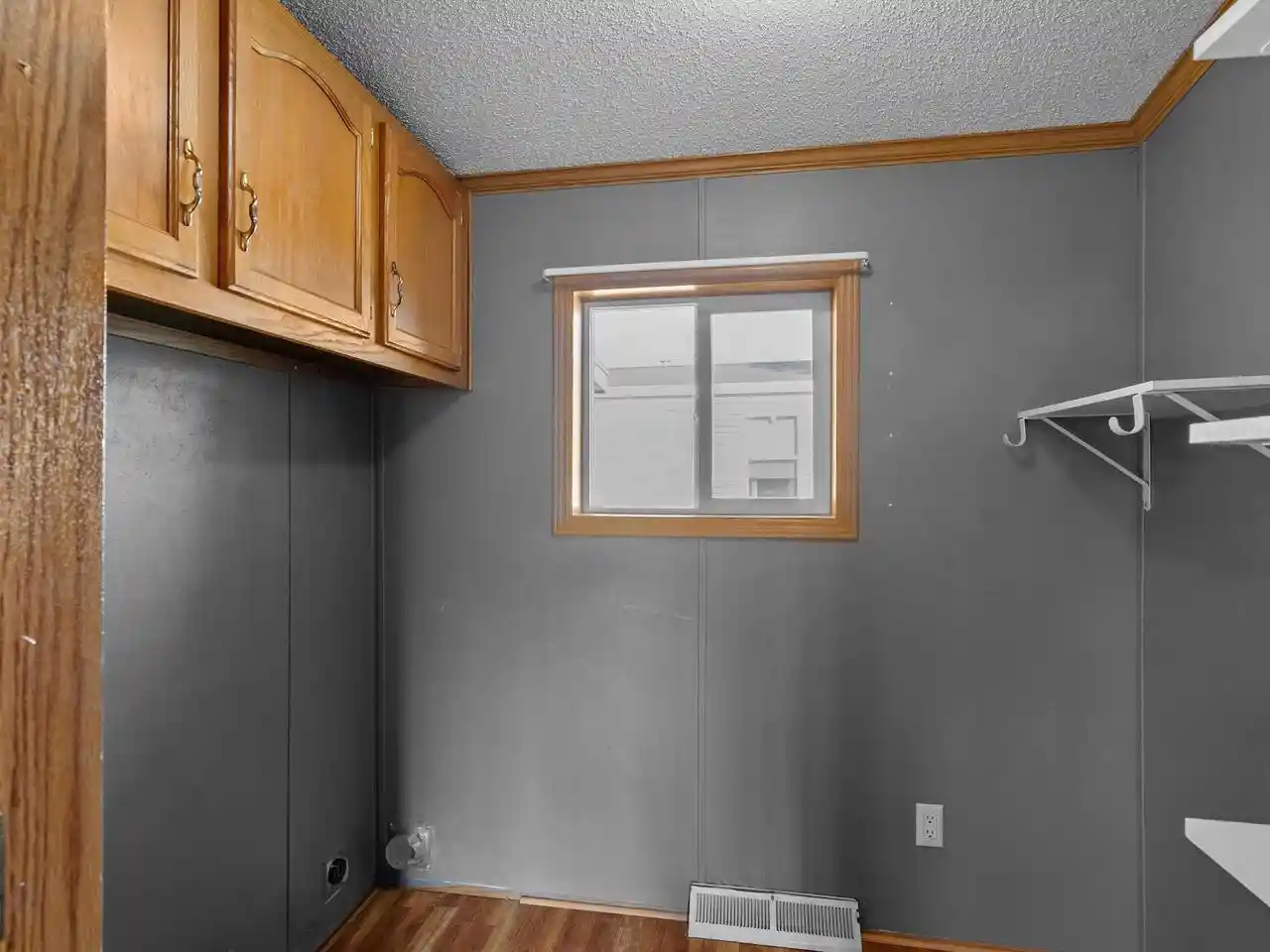 Photo 3 of Single family home for sale at 5 Beechwood Dr, Sheboygan, WI 53081 | MLS# 2032621 | Listing updated on 2026-10-06
