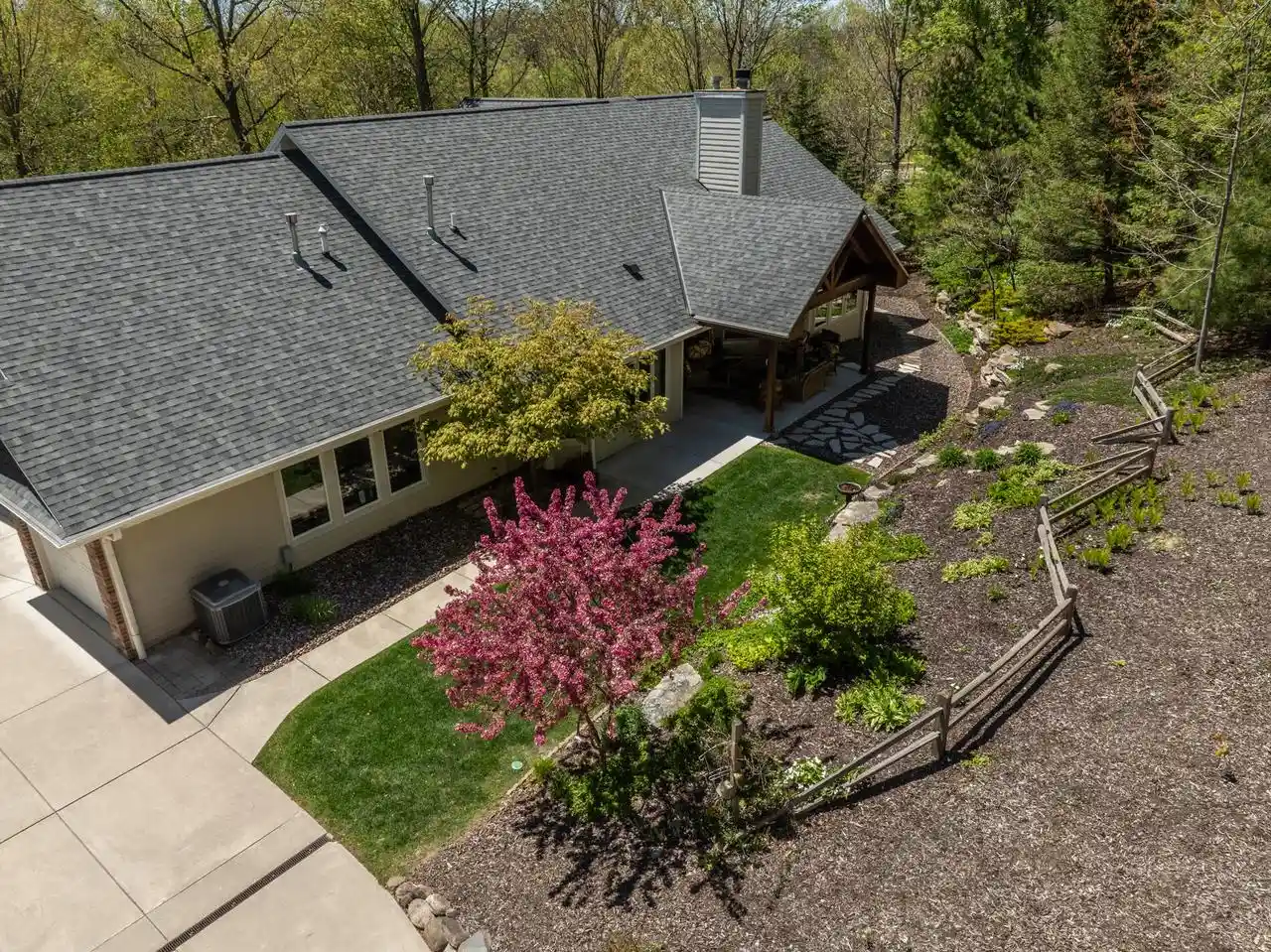 Photo 1 of Single family home for sale at 260 Glacial Dr, Slinger, WI 53086 | MLS# 1980547 | Listing updated on 2026-09-30