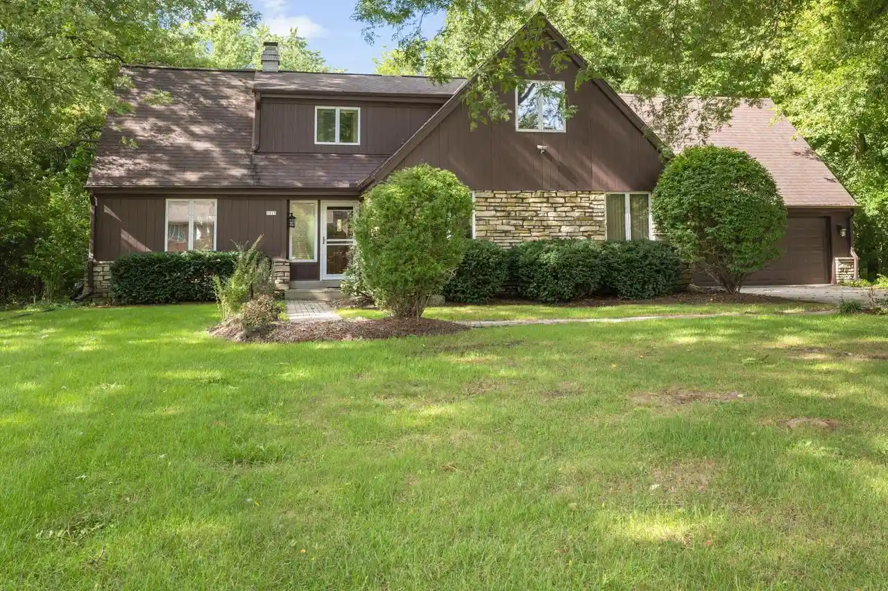 Photo 1 of Single family home for sale at 2515 W Wending Dr, Glendale, WI 53209 | MLS# 1980549 | Listing updated on 2026-10-01