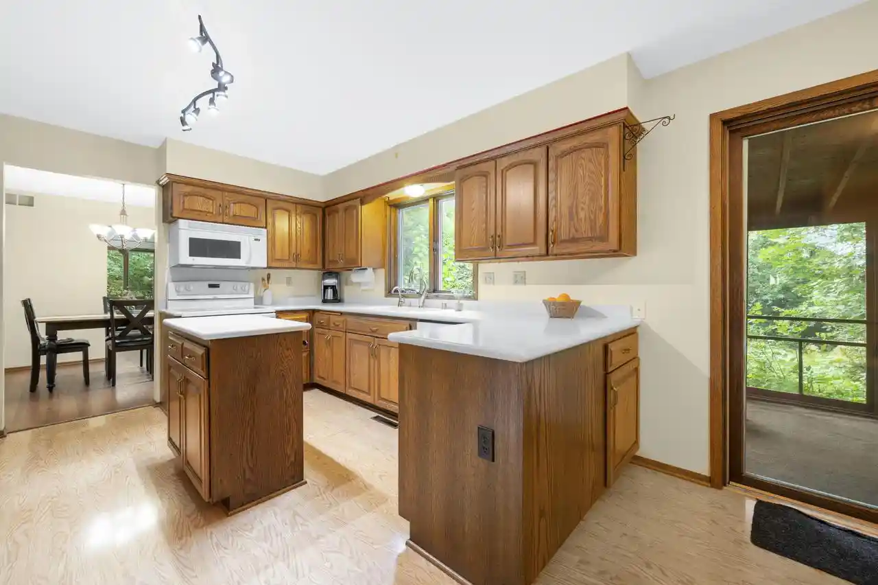Photo 2 of Single family home for sale at 2515 W Wending Dr, Glendale, WI 53209 | MLS# 1980549 | Listing updated on 2026-10-01