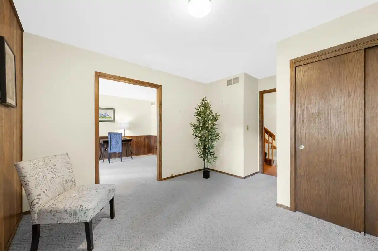 Photo 3 of Single family home for sale at 2515 W Wending Dr, Glendale, WI 53209 | MLS# 1980549 | Listing updated on 2026-10-01