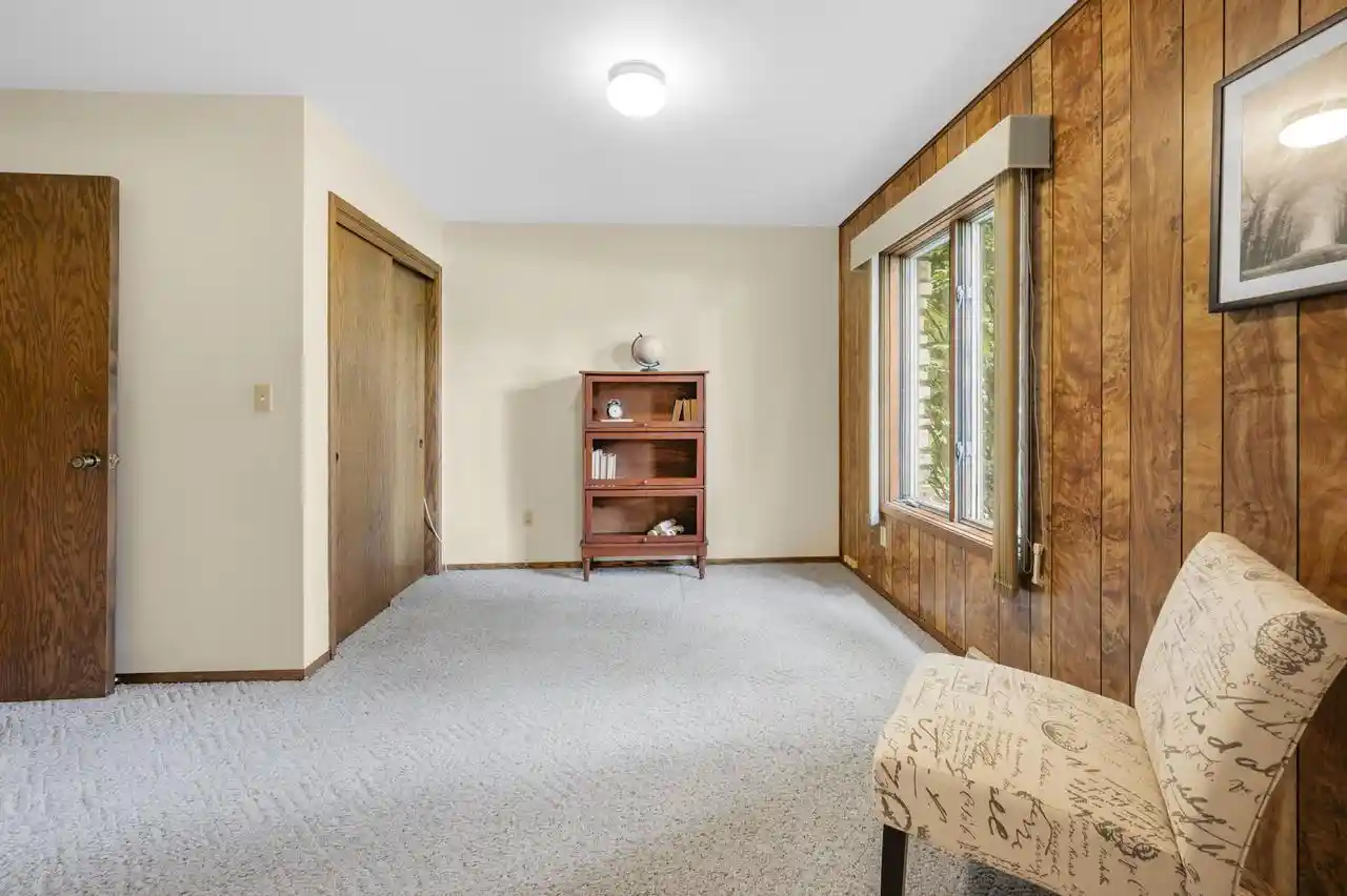 Photo 3 of Single family home for sale at 2515 W Wending Dr, Glendale, WI 53209 | MLS# 1980549 | Listing updated on 2026-10-01