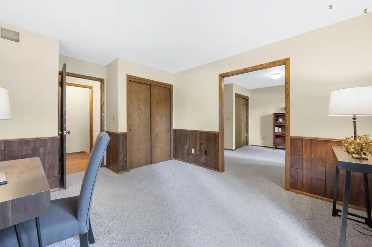 Photo 4 of Single family home for sale at 2515 W Wending Dr, Glendale, WI 53209 | MLS# 1980549 | Listing updated on 2026-10-01