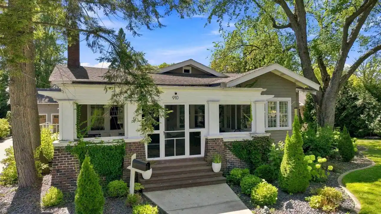 Photo 1 of Single family home for sale at 910 W 5th Street, Marshfield, WI 54449 | MLS# 22604539 | Listing updated on 2026-09-21