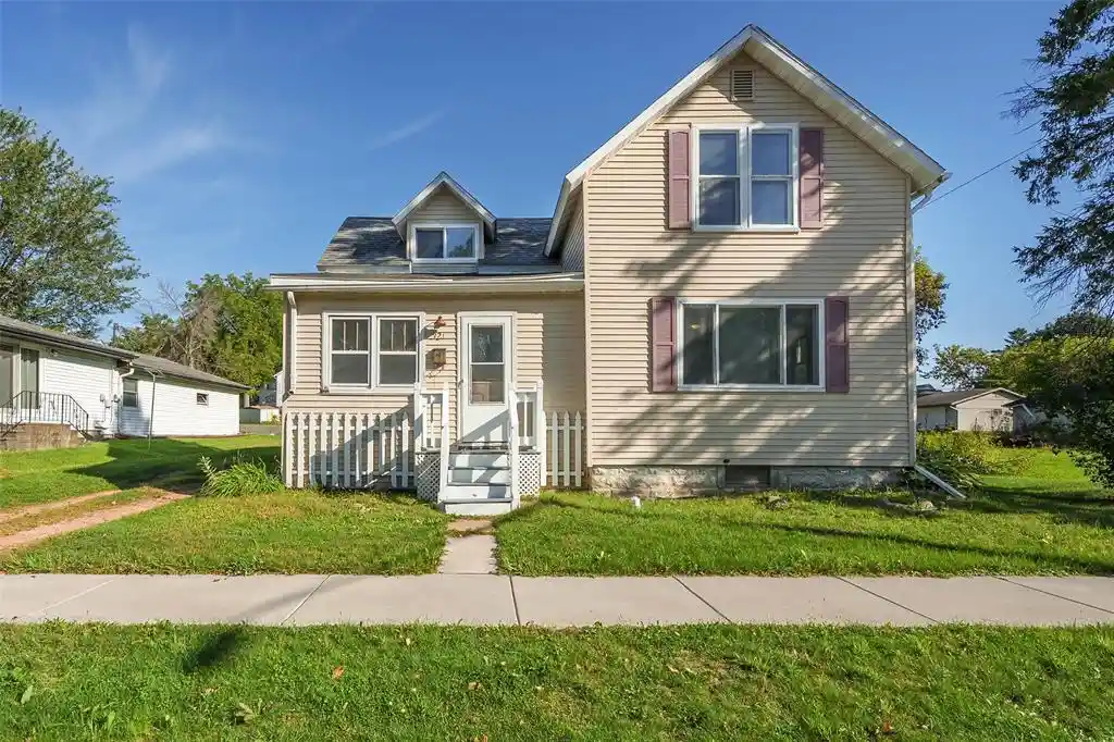 Photo 1 of Single family home for sale at 321 E 2nd Avenue, Stanley, WI 54768 | MLS# 1605027 | Listing updated on 2026-10-06