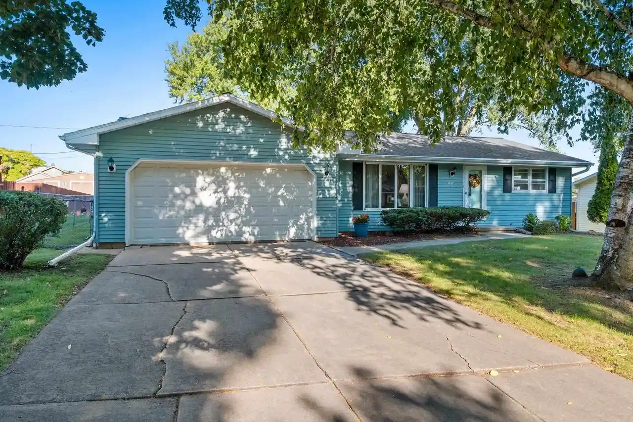 Photo 1 of Single family home for sale at 1110 Michaline Dr, Green Bay, WI 54304 | MLS# 50332638 | Listing updated on 2026-09-21