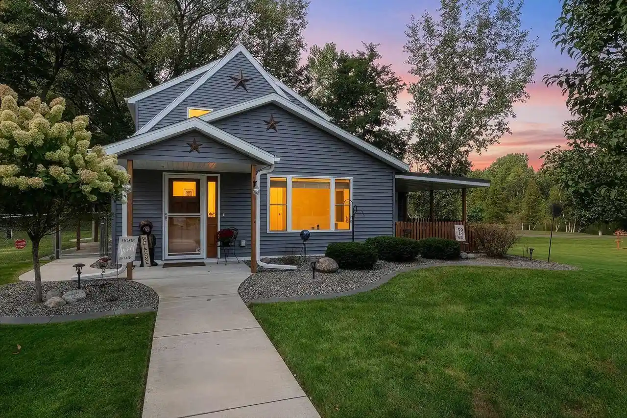 Photo 1 of Single family home for sale at 2934 Airport Rd, Oconto, WI 54153 | MLS# 50332629 | Listing updated on 2026-09-20
