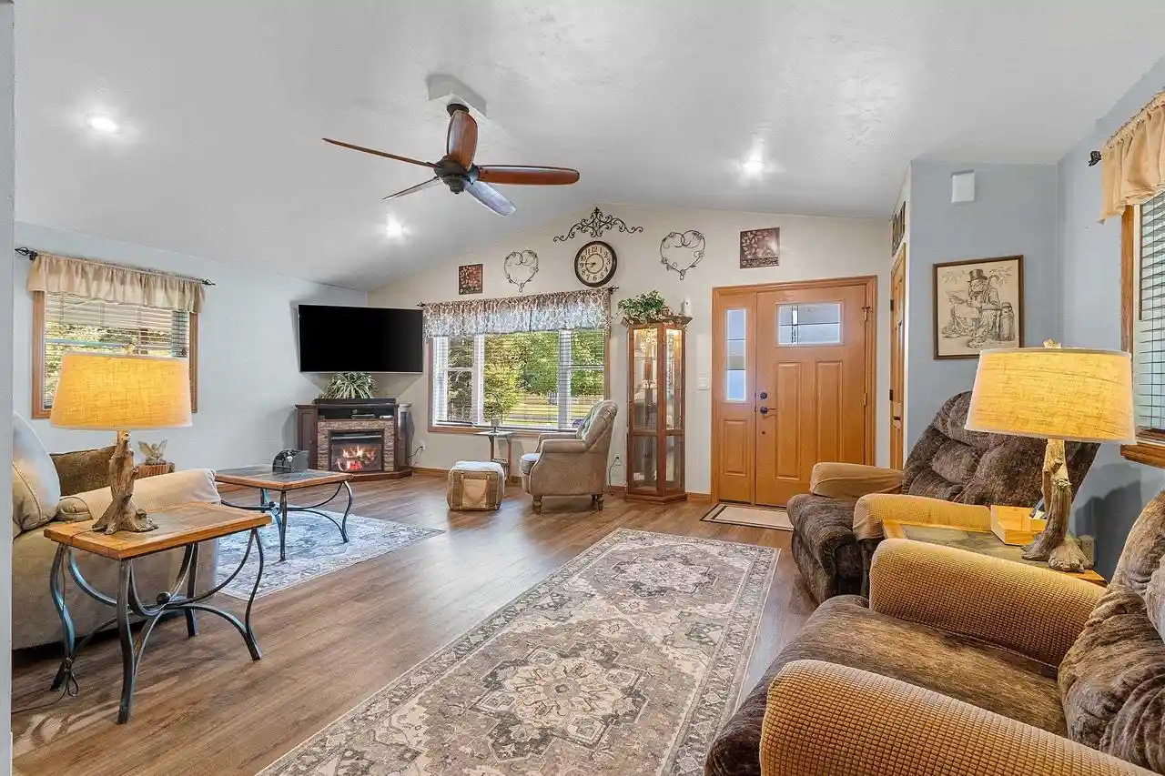 Photo 2 of Single family home for sale at 2934 Airport Rd, Oconto, WI 54153 | MLS# 50332629 | Listing updated on 2026-09-20