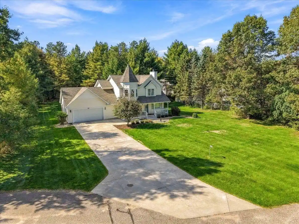 Photo 3 of Single family home for sale at 6020 W Valley Ct, Wisconsin Rapids, WI 54494 | MLS# 22604544 | Listing updated on 2026-10-07