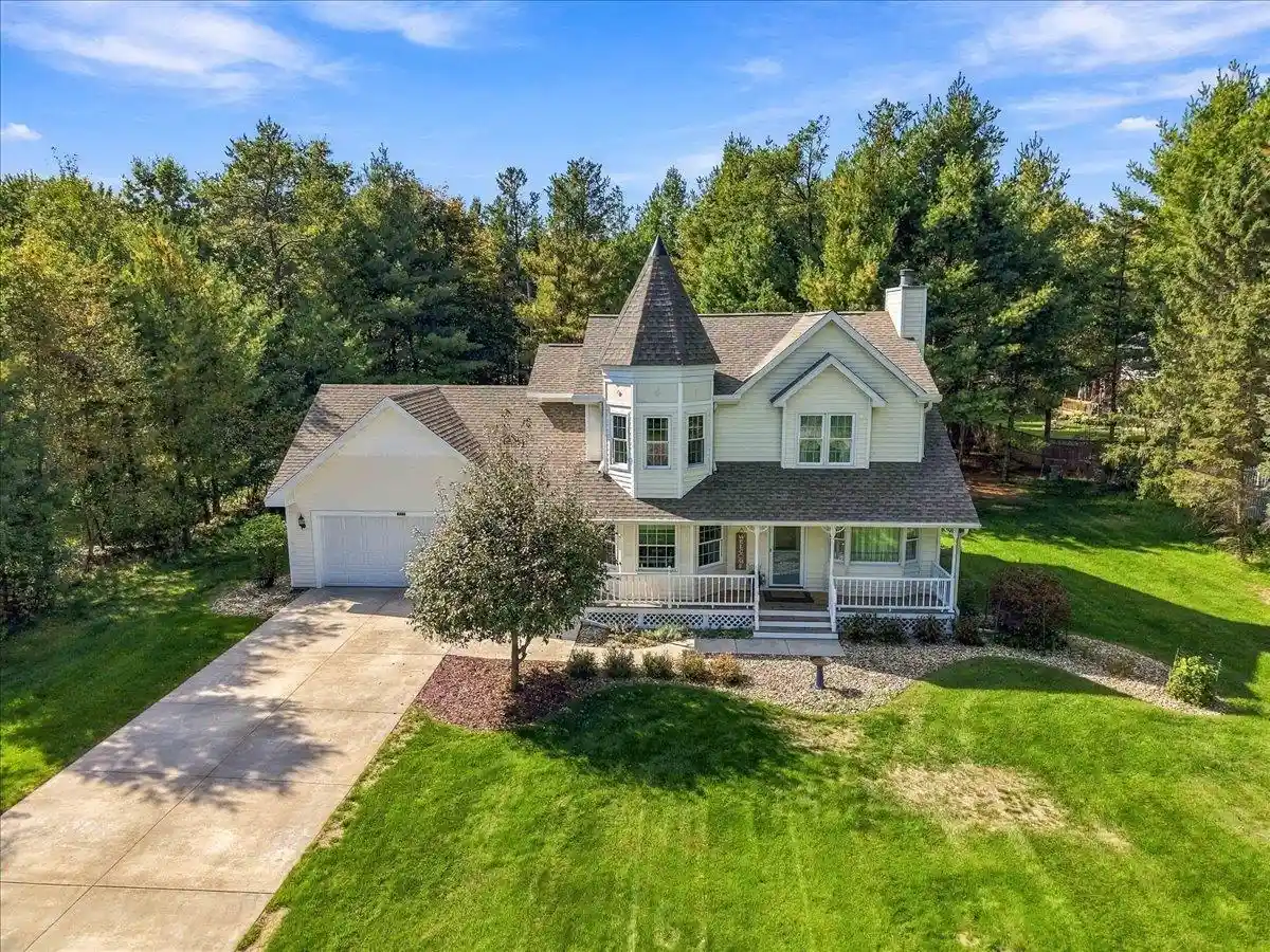 Photo 4 of Single family home for sale at 6020 W Valley Ct, Wisconsin Rapids, WI 54494 | MLS# 22604544 | Listing updated on 2026-10-07