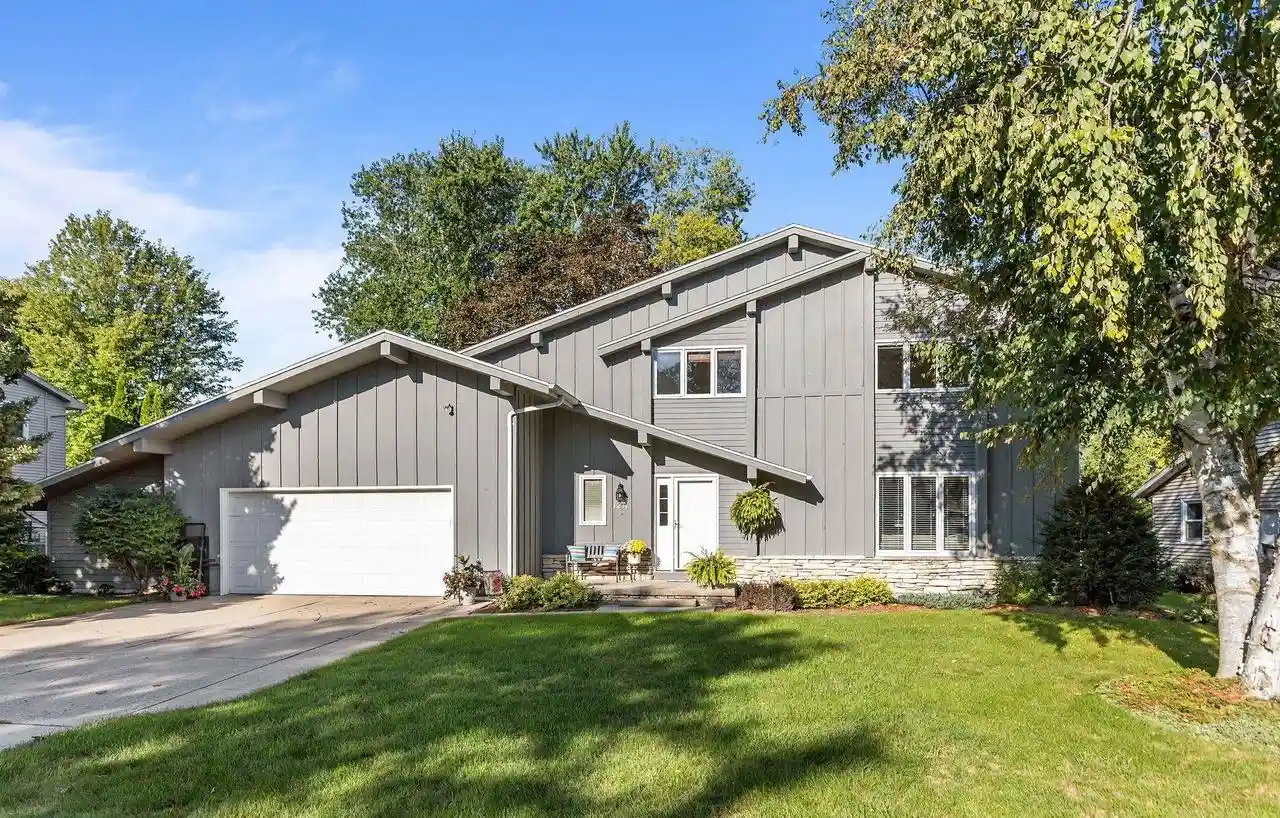 Photo 1 of Single family home for sale at 1211 Lynrose Ln, Neenah, WI 54956 | MLS# 50332647 | Listing updated on 2026-09-14
