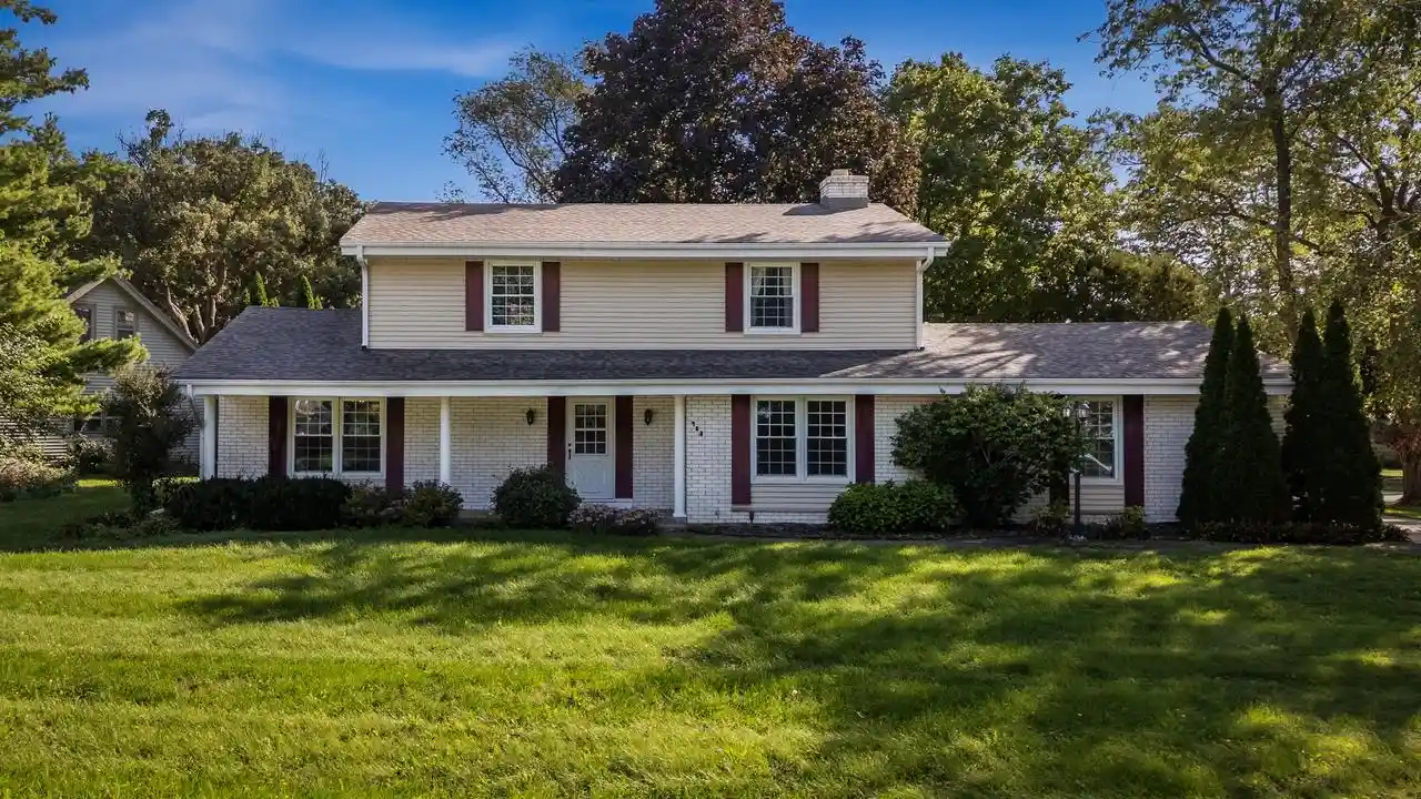 Photo 1 of Single family home for sale at 983 Chesterton Ct, Oconomowoc, WI 53066 | MLS# 1980575 | Listing updated on 2026-09-22