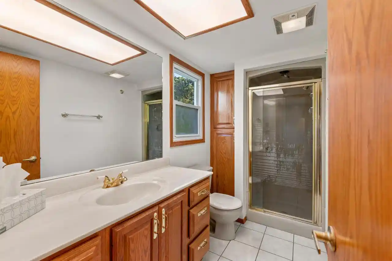 Photo 4 of Single family home for sale at 983 Chesterton Ct, Oconomowoc, WI 53066 | MLS# 1980575 | Listing updated on 2026-09-22