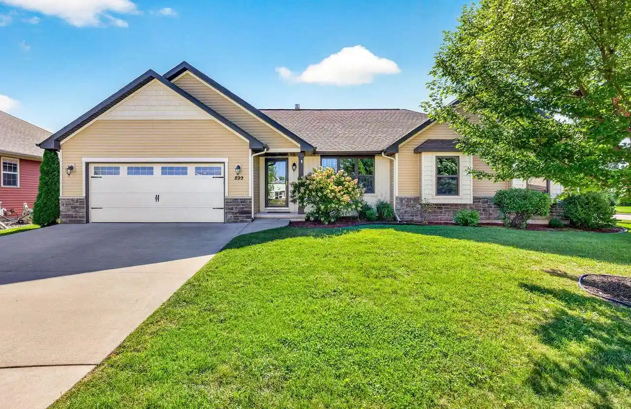 Photo 1 of Single family home for sale at 899 Lotus Trl, Menasha, WI 54952 | MLS# 50332659 | Listing updated on 2026-09-20