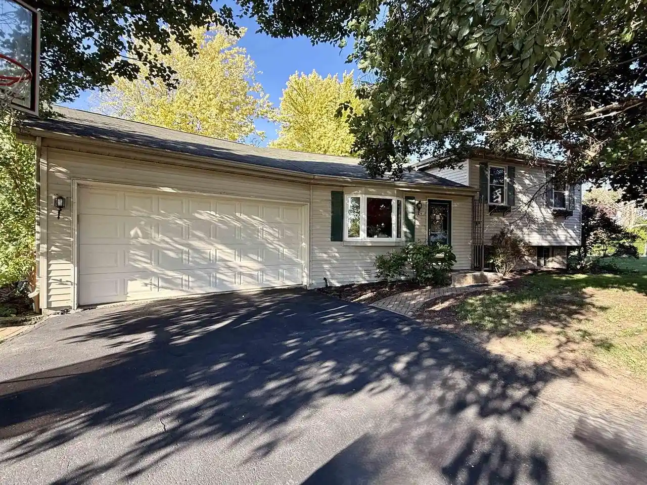 Photo 1 of Single family home for sale at 3850 Harvest Ct, Oshkosh, WI 54901 | MLS# 50332664 | Listing updated on 2026-09-14