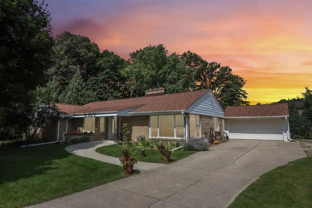 Photo 1 of Sale Pending at 5004 W Hiawatha Dr, Mequon, WI 53092 | MLS# 1980584 | Listing updated on 2026-09-22