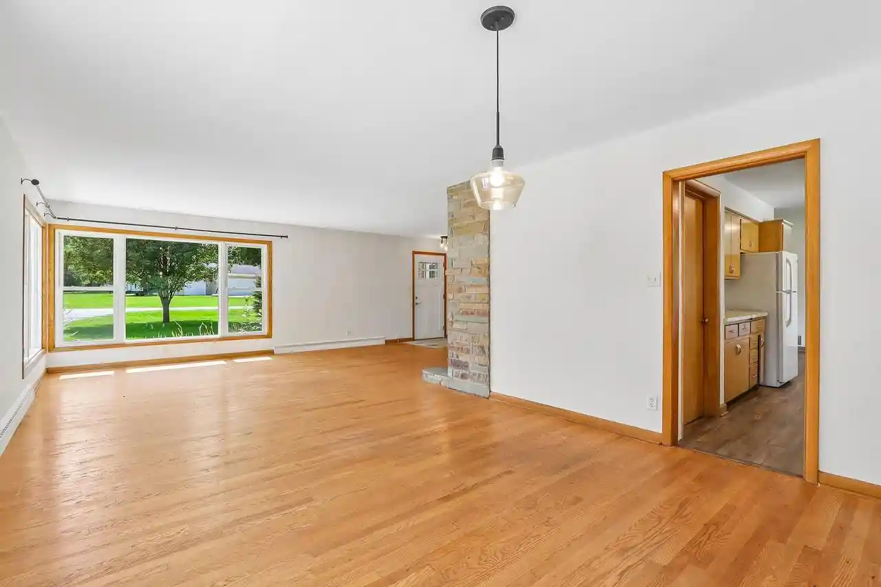 Photo 2 of Sale Pending at 5004 W Hiawatha Dr, Mequon, WI 53092 | MLS# 1980584 | Listing updated on 2026-09-22