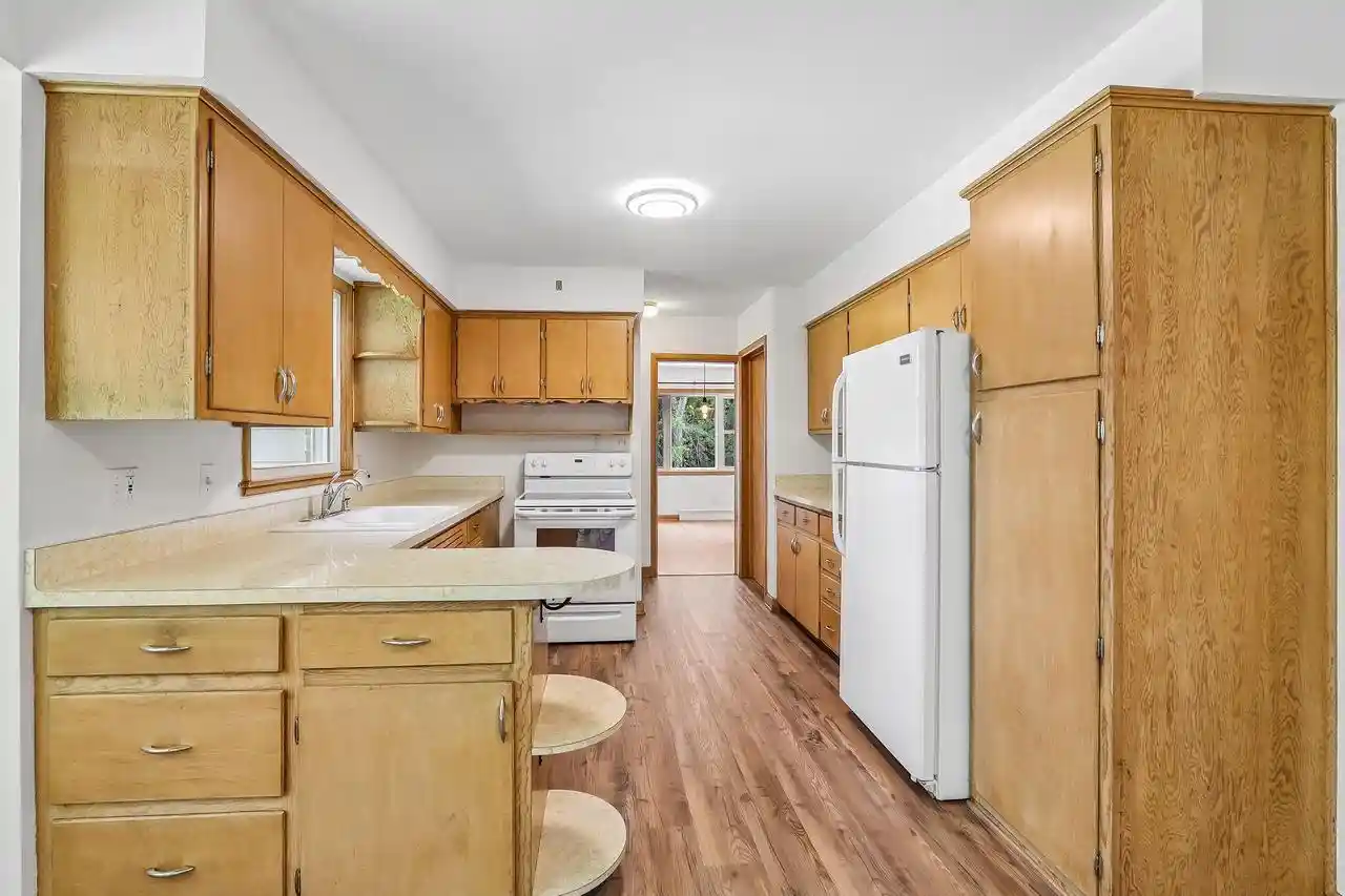 Photo 4 of Sale Pending at 5004 W Hiawatha Dr, Mequon, WI 53092 | MLS# 1980584 | Listing updated on 2026-09-22