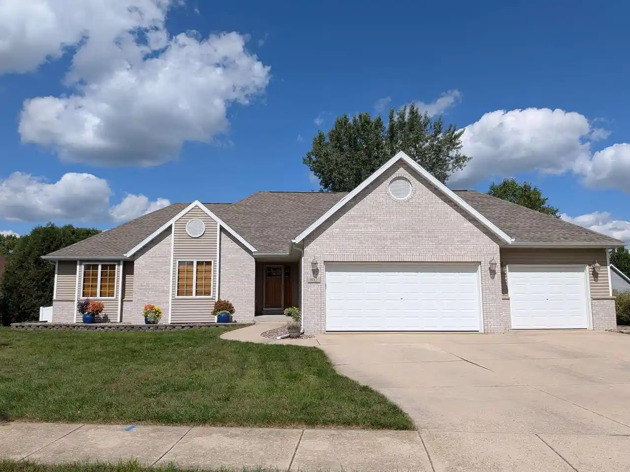 Single family home for sale at 802 Chickadee Dr, Cambridge, WI 53523 | MLS# 2032663