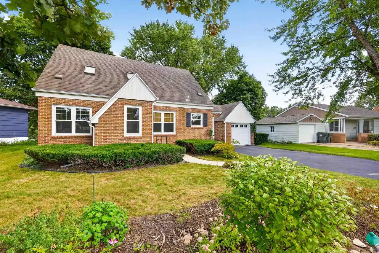 Photo 1 of Single family home for sale at 186 Hillcrest Cir, Sun Prairie, WI 53590 | MLS# 2032664 | Listing updated on 2026-09-17
