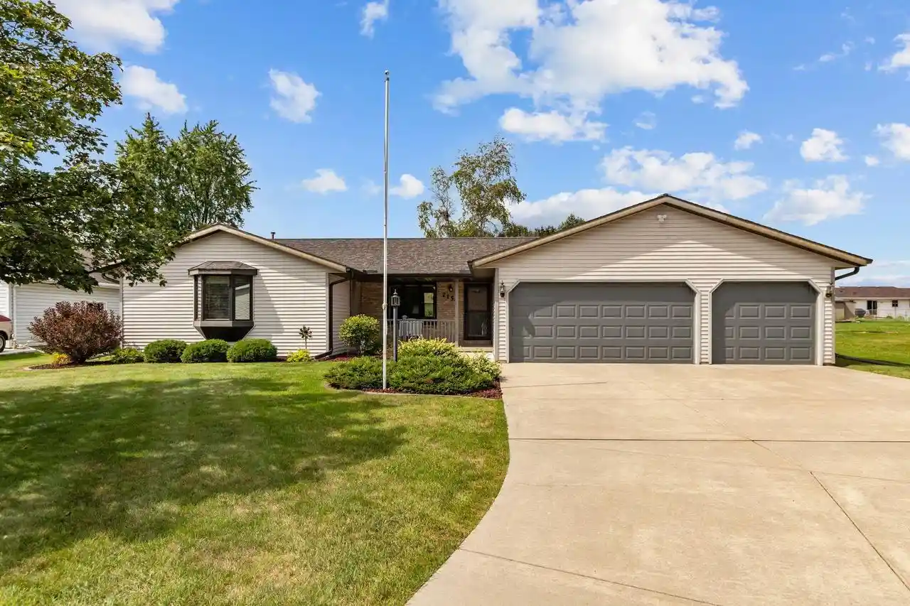 Photo 1 of Single family home for sale at 2154 Nellie Ln, Green Bay, WI 54311 | MLS# 50332668 | Listing updated on 2026-09-14