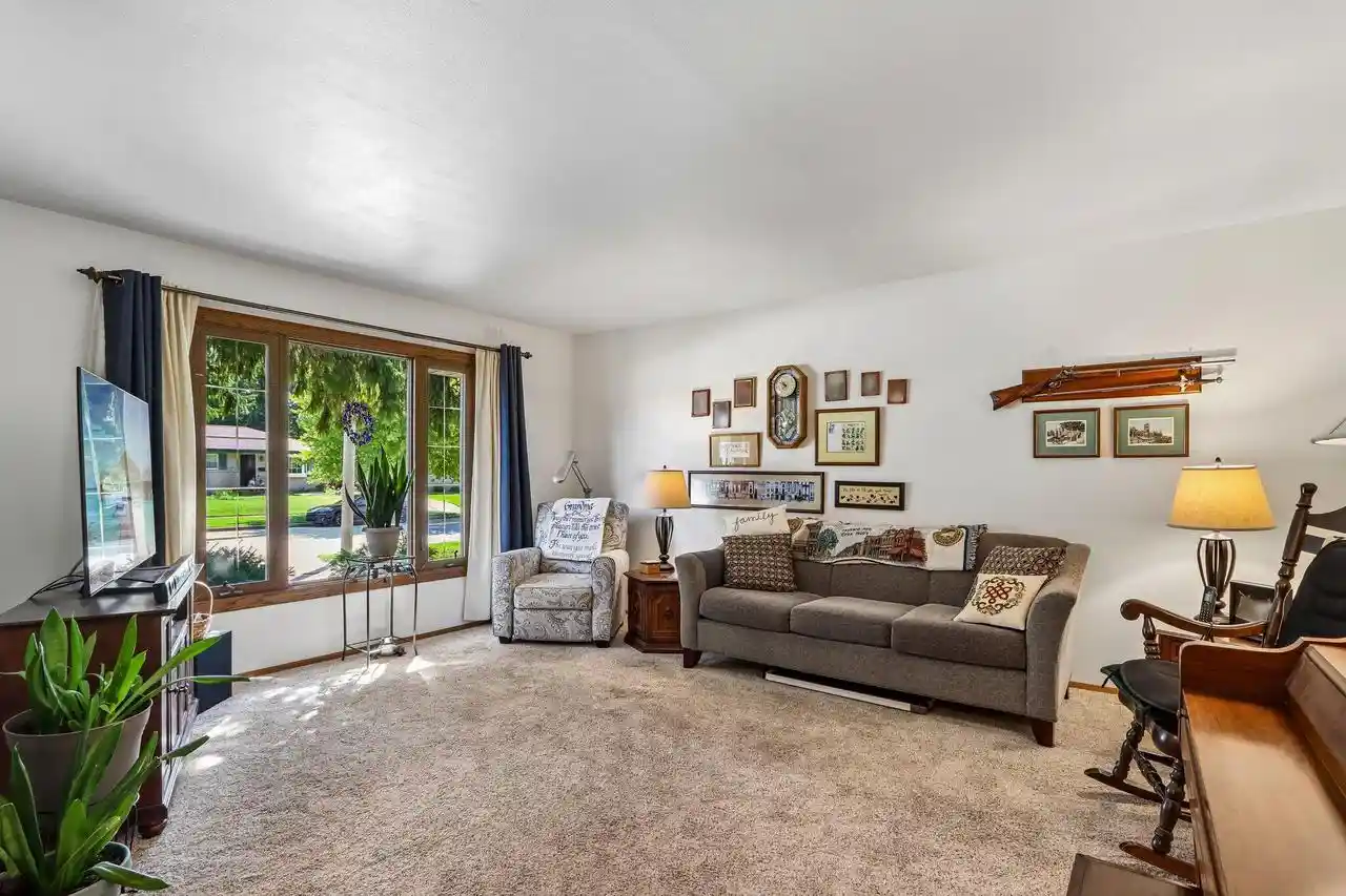 Photo 3 of Single family home for sale at 5619 S Illinois Ave, Cudahy, WI 53110 | MLS# 1980592 | Listing updated on 2026-09-17
