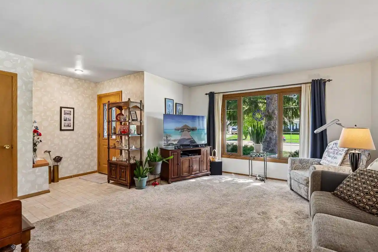 Photo 3 of Single family home for sale at 5619 S Illinois Ave, Cudahy, WI 53110 | MLS# 1980592 | Listing updated on 2026-09-17