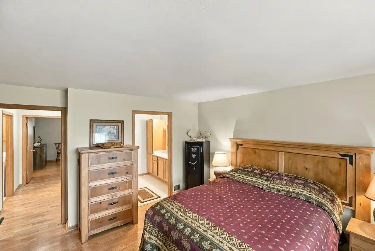 Photo 4 of Condo for sale at 609 Park Dr, Waterford, WI 53185 | MLS# 1980591 | Listing updated on 2026-09-20