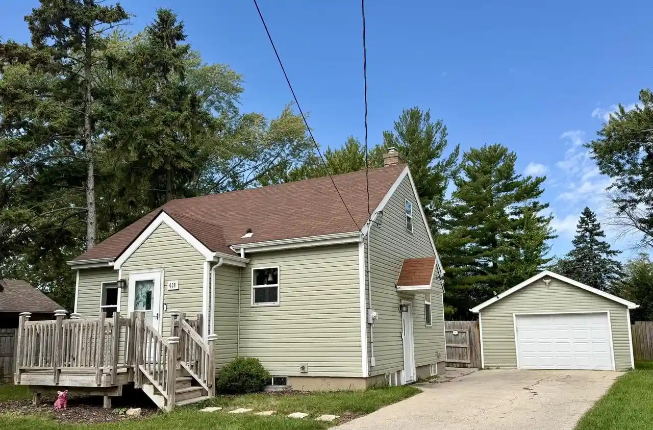 Photo 1 of Single family home for sale at 438 W Foster St, Appleton, WI 54915 | MLS# 2032673 | Listing updated on 2026-09-18