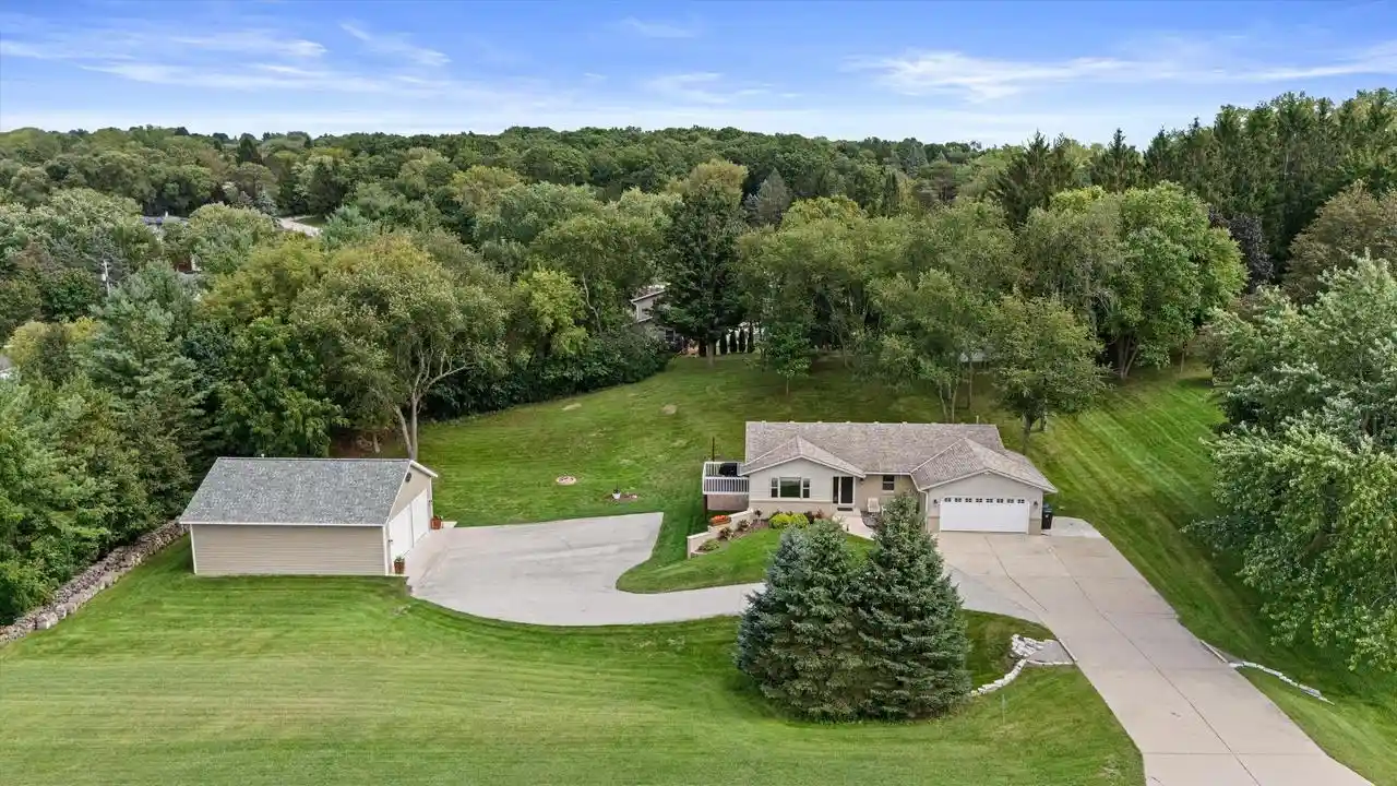 Photo 1 of Single family home for sale at W255s6620 Oakdale Dr, Waukesha, WI 53189 | MLS# 1980607 | Listing updated on 2026-09-20