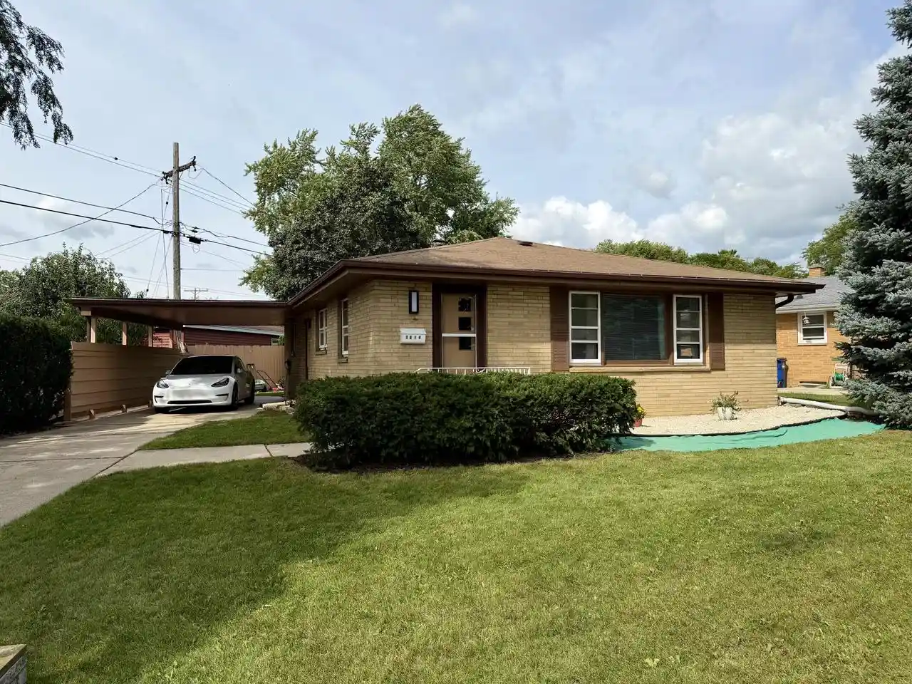 Photo 1 of Single family home for sale at 1014 Fairway Dr, Racine, WI 53405 | MLS# 1980612 | Listing updated on 2026-09-17