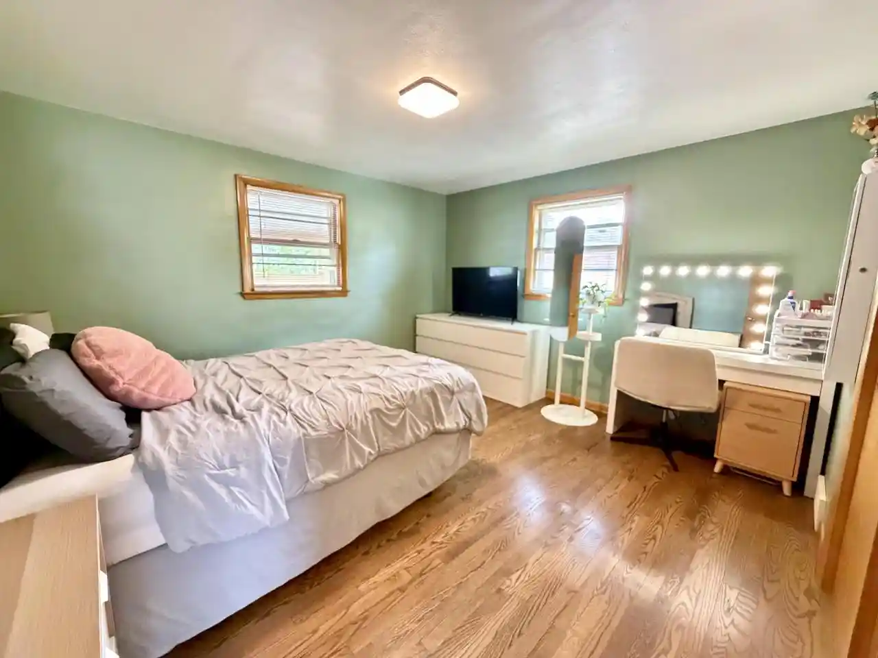 Photo 2 of Single family home for sale at 1014 Fairway Dr, Racine, WI 53405 | MLS# 1980612 | Listing updated on 2026-09-17