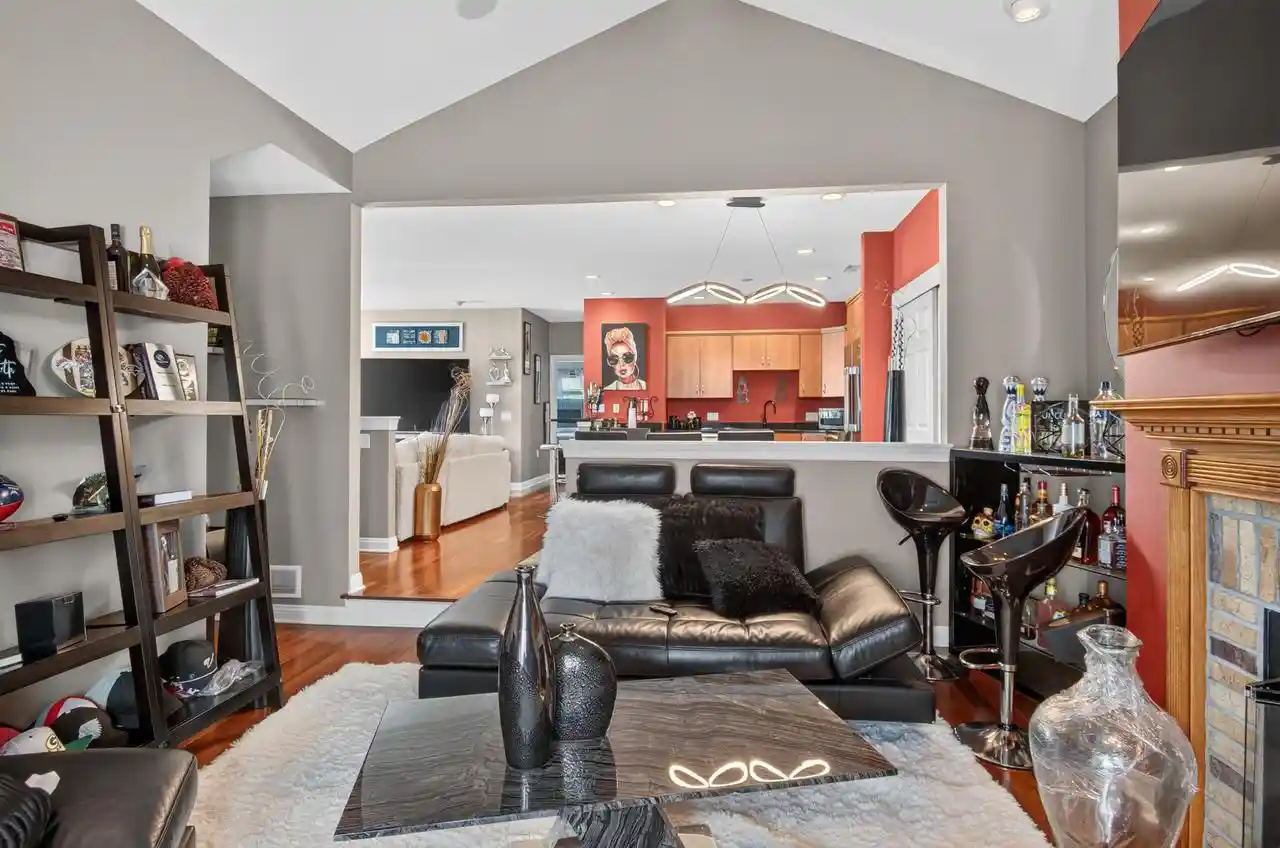 Listing Photo 4 - Condo for sale in building located at 1052 Stratford Ct, Racine, WI 53406 - Unit #201