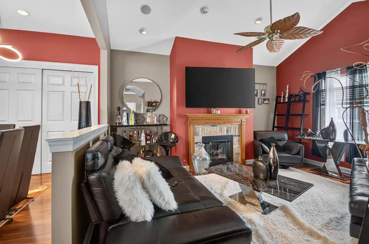 Listing Photo 5 - Condo for sale in building located at 1052 Stratford Ct, Racine, WI 53406 - Unit #201