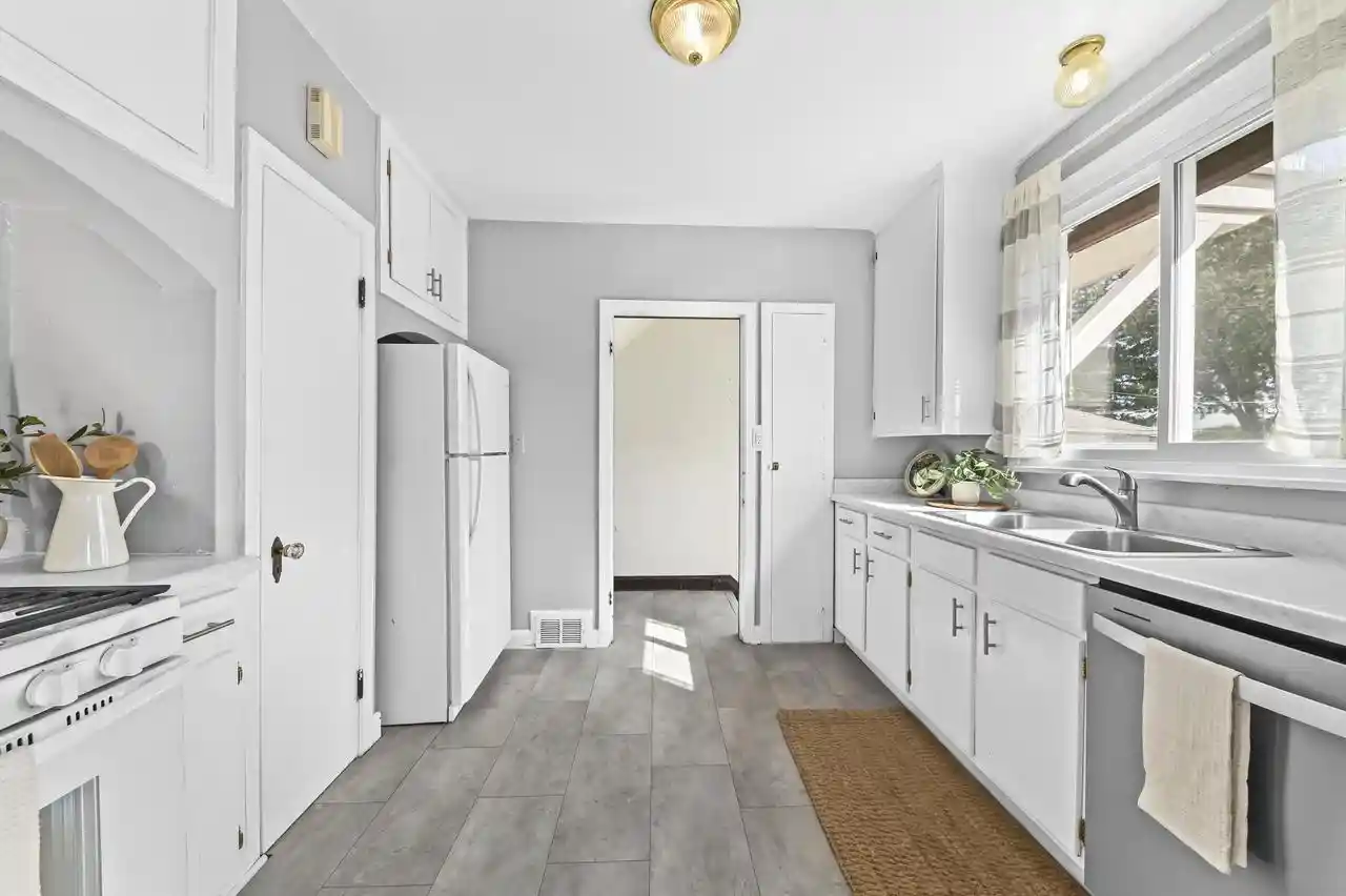 Listing Photo 4 - Condo for sale in building located at 616 N 104th St, Milwaukee, WI 53226 - Unit #618