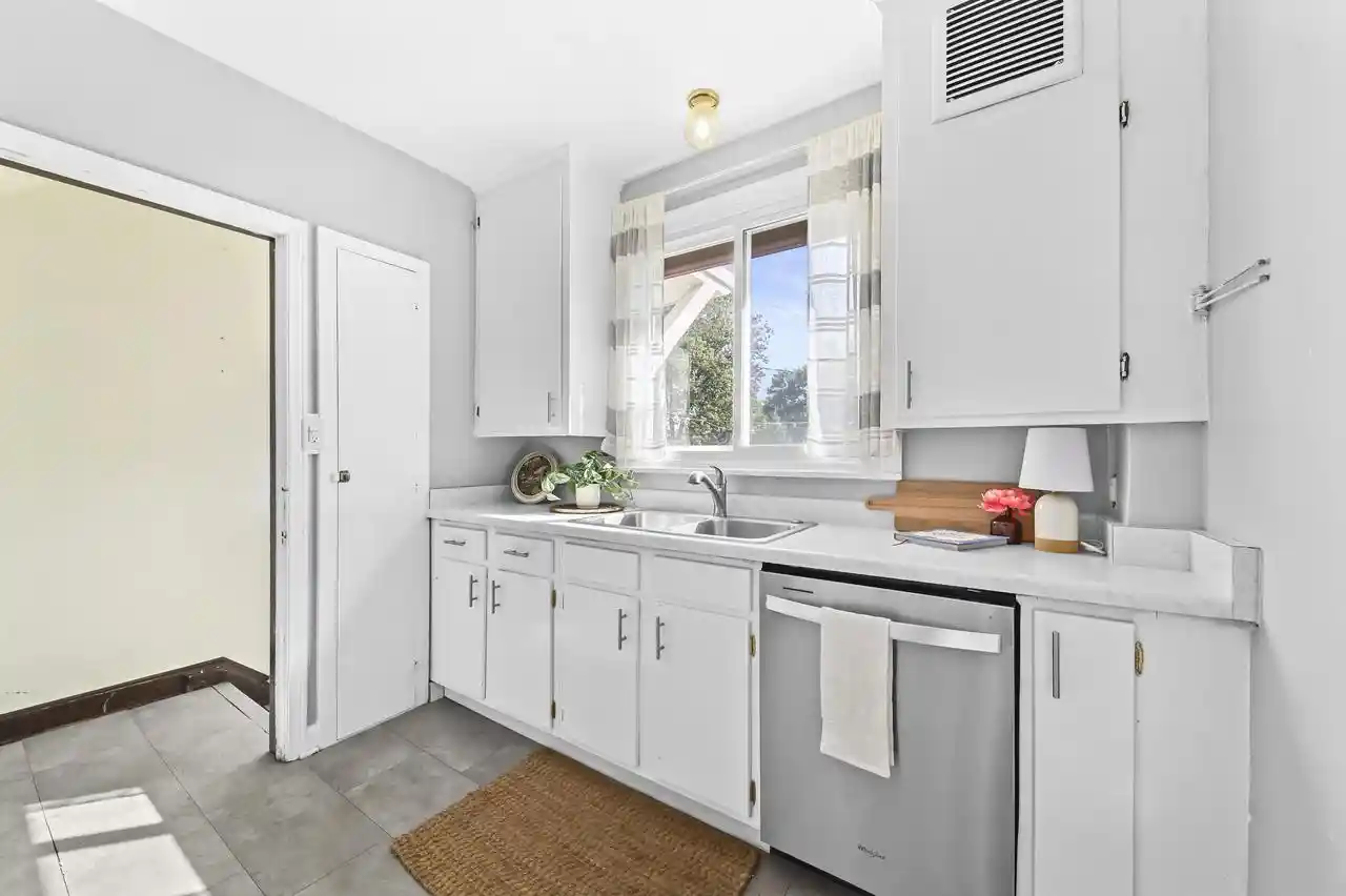 Listing Photo 5 - Condo for sale in building located at 616 N 104th St, Milwaukee, WI 53226 - Unit #618