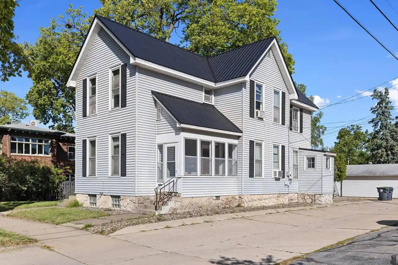 Photo 3 of Sale Pending at 1009-1011 King St, La Crosse, WI 54601 | MLS# 1980663 | Listing updated on 2026-09-19