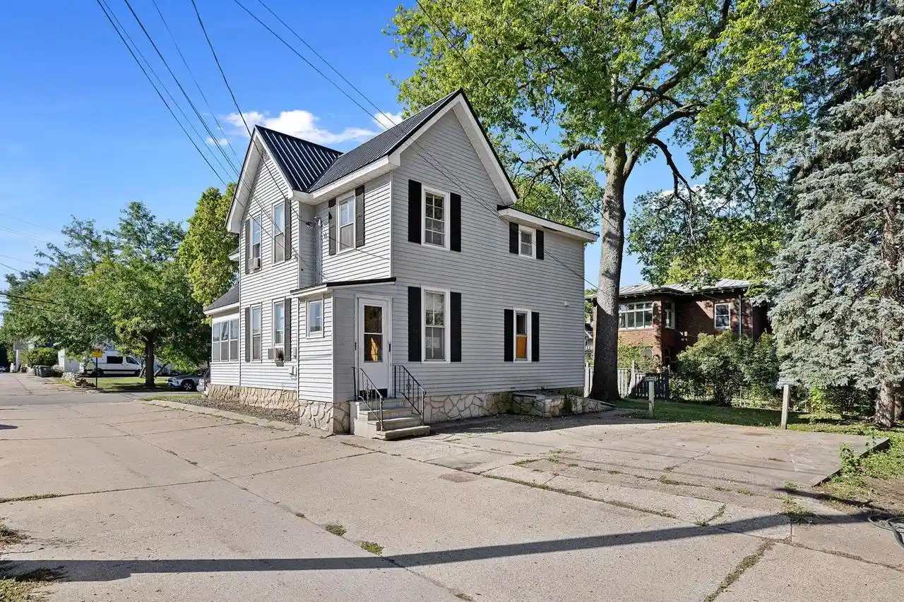 Photo 4 of Sale Pending at 1009-1011 King St, La Crosse, WI 54601 | MLS# 1980663 | Listing updated on 2026-09-19