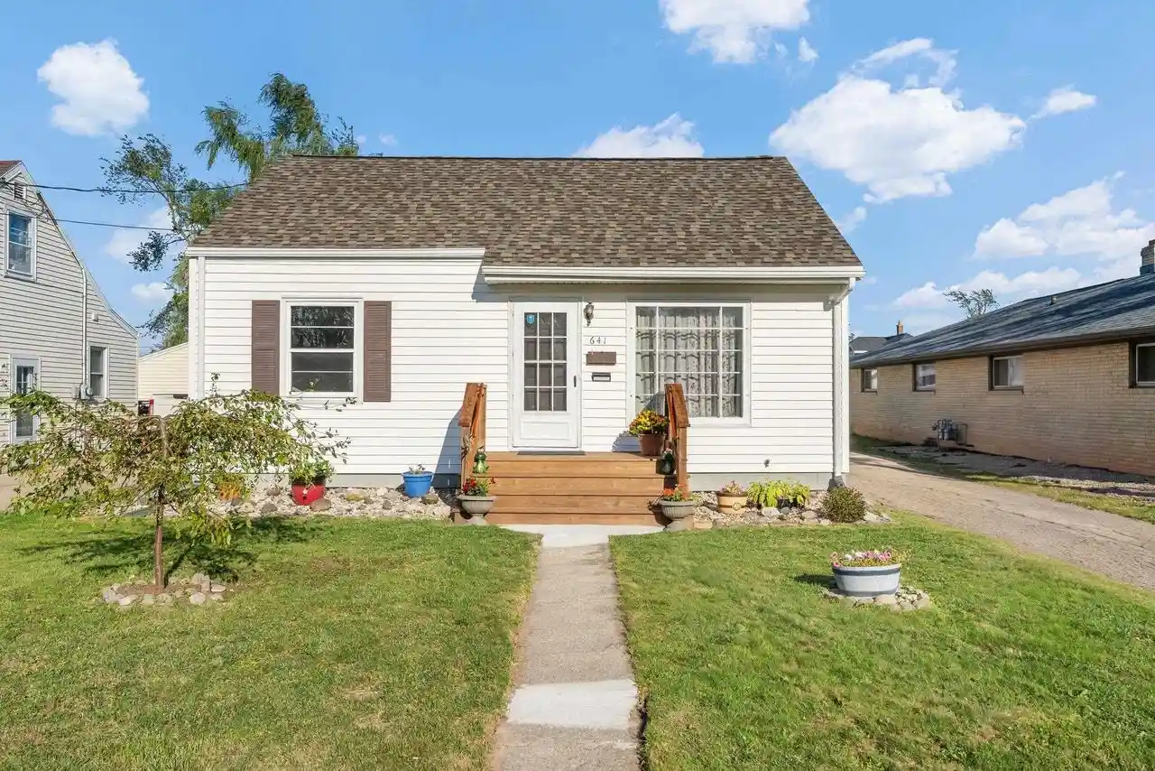 Photo 1 of Single family home for sale at 641 State St, Menasha, WI 54952 | MLS# 50332677 | Listing updated on 2026-09-19