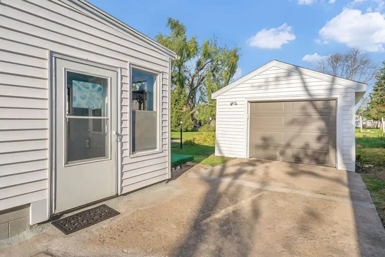 Photo 4 of Single family home for sale at 641 State St, Menasha, WI 54952 | MLS# 50332677 | Listing updated on 2026-09-19