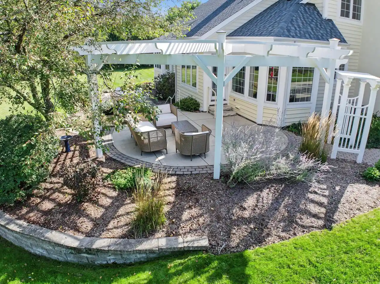 Photo 2 of Single family home for sale at 261 Steeple Pointe Cir, Delafield, WI 53018 | MLS# 1980665 | Listing updated on 2026-09-21