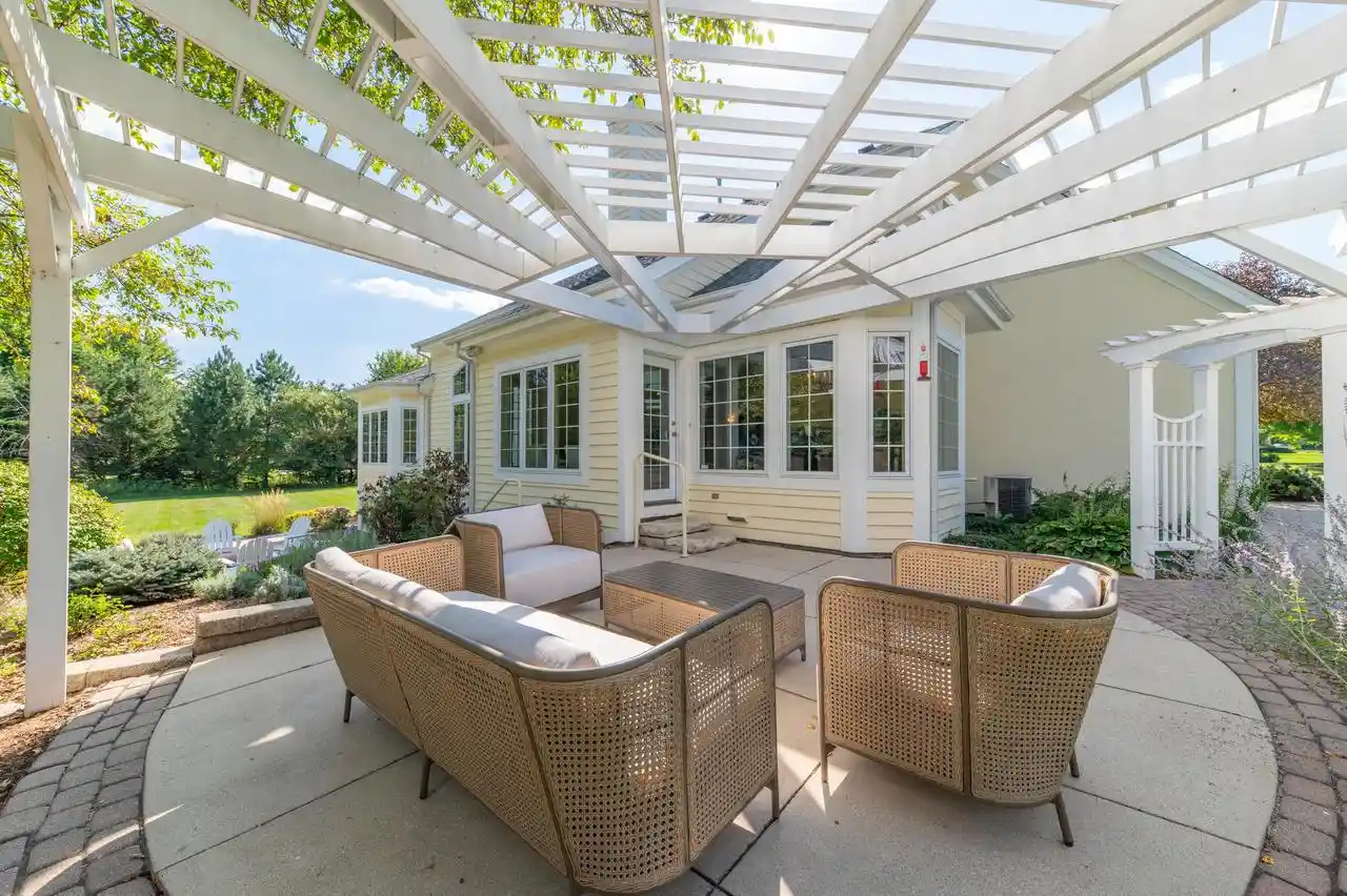 Photo 3 of Single family home for sale at 261 Steeple Pointe Cir, Delafield, WI 53018 | MLS# 1980665 | Listing updated on 2026-09-21
