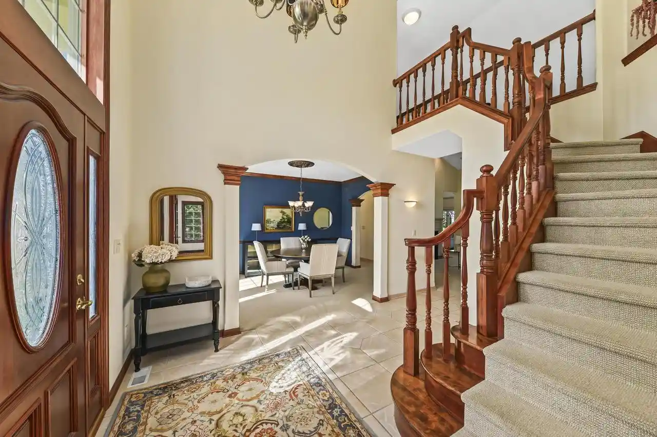 Photo 4 of Single family home for sale at 261 Steeple Pointe Cir, Delafield, WI 53018 | MLS# 1980665 | Listing updated on 2026-09-21