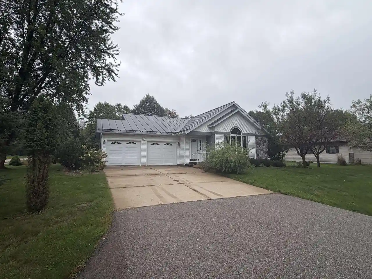 Photo 1 of Single family home for sale at 201 S Larch Ave, Marshfield, WI 54449 | MLS# 22604556 | Listing updated on 2026-09-22