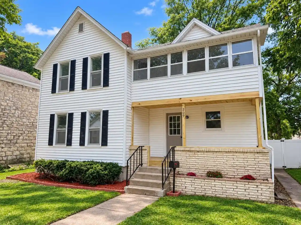 Photo 1 of Single family home for sale at 209 S Ohio St, Prairie Du Chien, WI 53821 | MLS# 2032697 | Listing updated on 2026-09-21